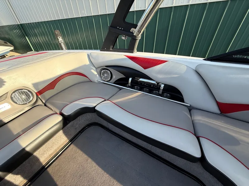 Slide: The Image of Malibu Wakesetter 21 VLX 2013 - 16