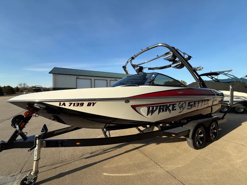 Slide: The Image of Malibu Wakesetter 21 VLX 2013 - 2