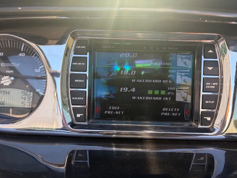 Slide: The Image of Malibu Wakesetter 21 VLX 2013 - 27