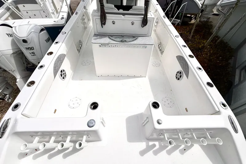 Slide: The Image of 2022 Twin Vee 280 GFX CC boat interior with rod holders and Yamaha engines. - 28