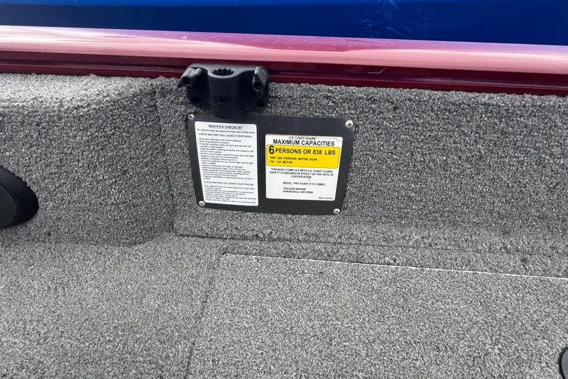 Slide: The Image of 2018 Tracker Pro Guide V-175 Combo boat capacity label, maximum 6 persons or 838 lbs. - 6