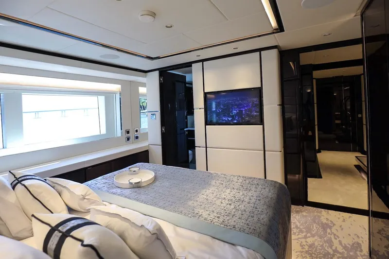 Slide: The Image of Majesty 120 2025 - 60