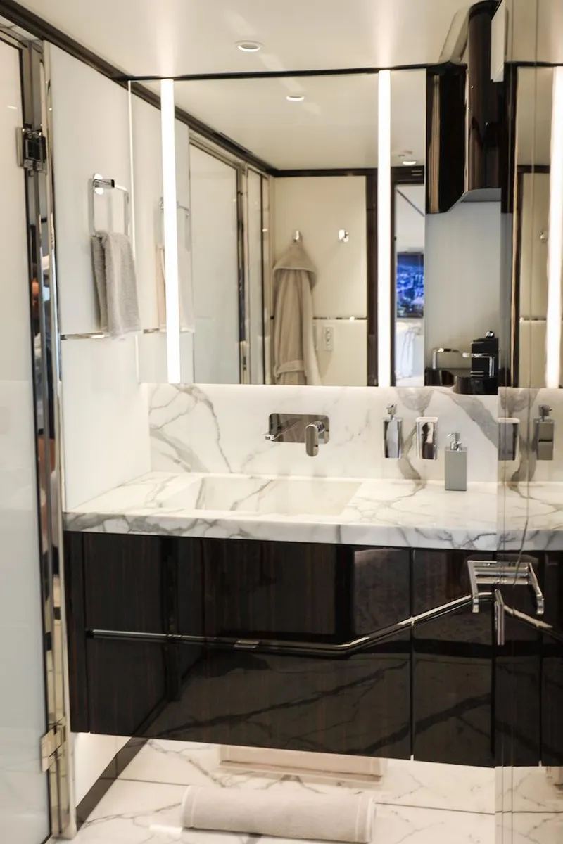 Slide: The Image of Majesty 120 2025 - 80