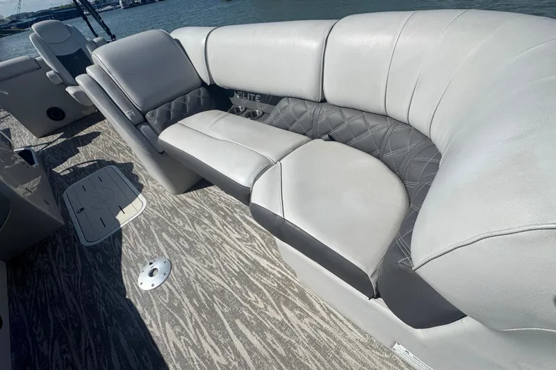 Slide: The Image of Luxurious seating on 2020 SunCatcher Elite 326 DLX SS pontoon boat. - 18