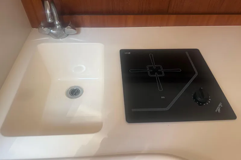 Slide: The Image of Sink and stovetop in 2001 Tiara Yachts 2900 Open galley. - 38