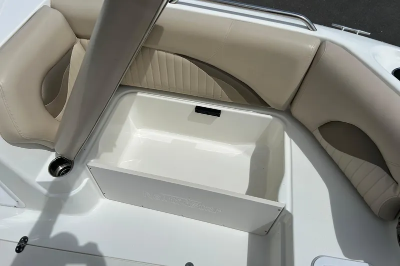 Slide: The Image of 2014 NauticStar 203SC Sport Deck boat seating and storage area. - 14