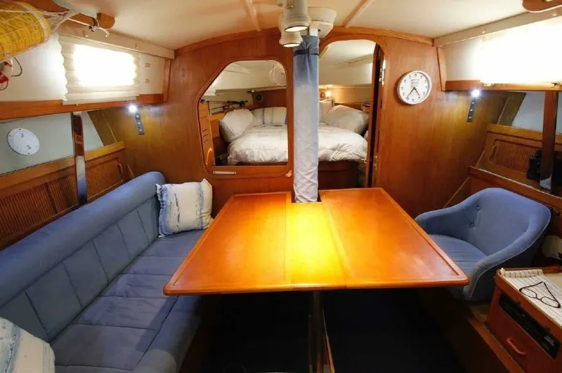 Slide: The Image of Pearson 37-2 1990 - 10