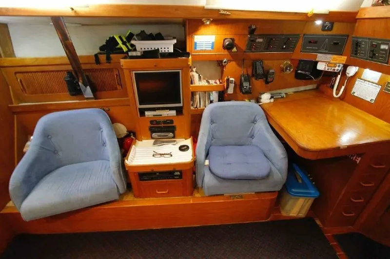 Slide: The Image of Pearson 37-2 1990 - 11