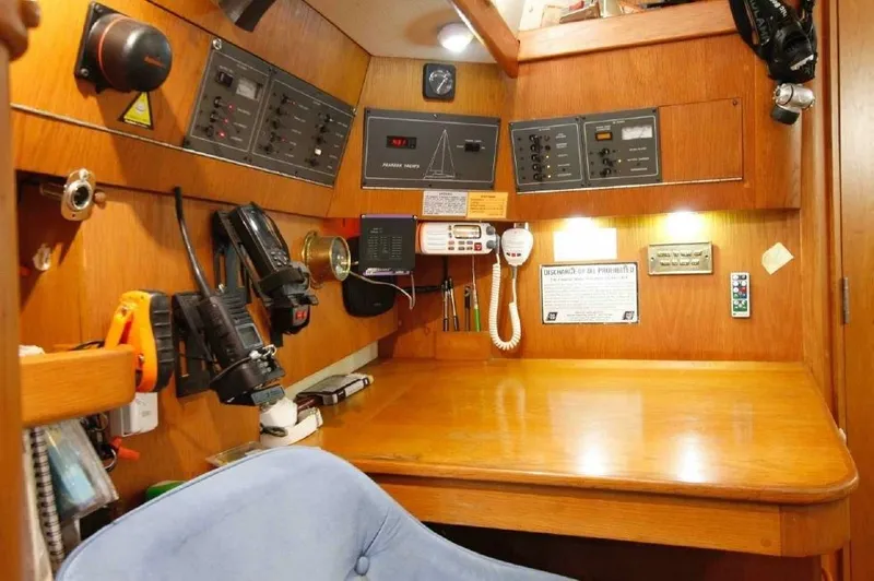 Slide: The Image of Pearson 37-2 1990 - 12