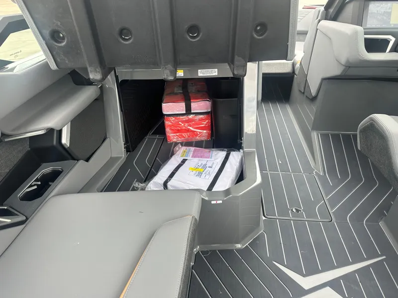 Slide: The Image of MasterCraft X22 2026 - 17