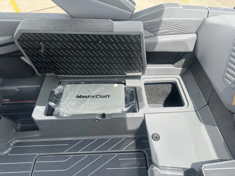 Slide: The Image of MasterCraft X22 2026 - 19