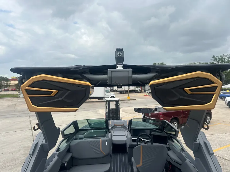 Slide: The Image of MasterCraft X22 2026 - 21