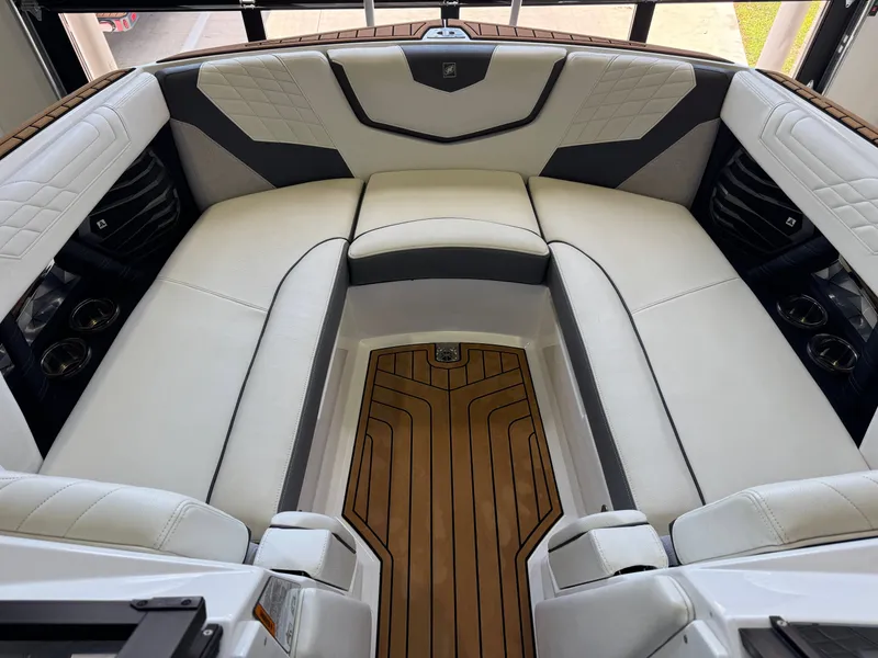 Slide: The Image of Interior of 2022 Nautique Super Air Nautique G23 boat. - 17