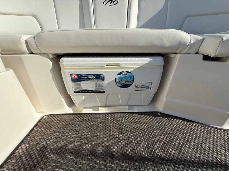 Slide: The Image of Monterey 264FS 2012 boat with built-in cooler seat. - 23