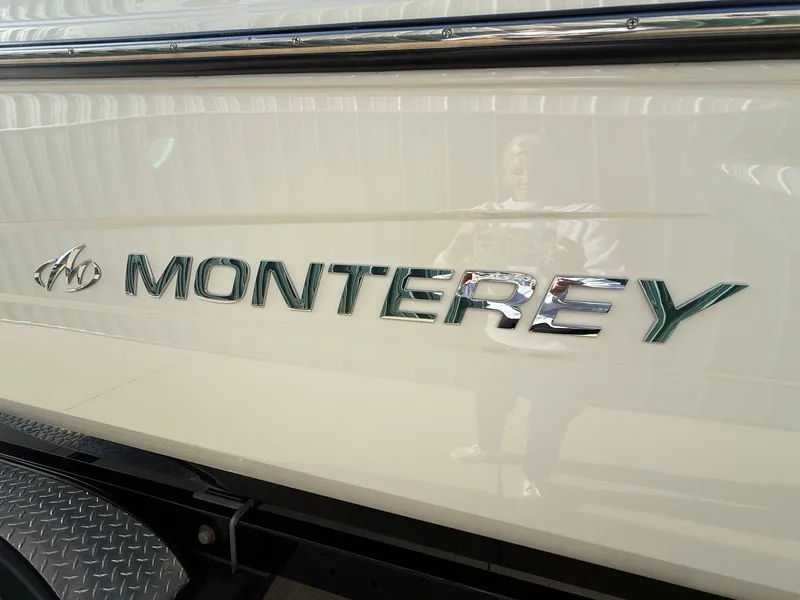 Slide: The Image of Monterey 264FS boat, 2012 model, side view. - 4