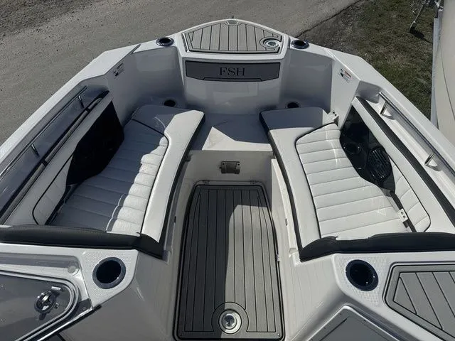 Slide: The Image of Yamaha 255 FSH Sport E 2025 - 13