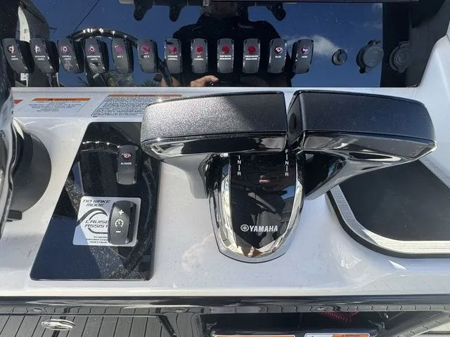 Slide: The Image of Yamaha 255 FSH Sport E 2025 - 24