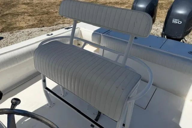 Slide: The Image of 2004 Regulator 24 Forward Seating boat with white cushioned bench and dual Yamaha 150 engines. - 10