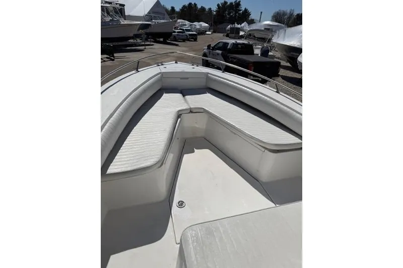 Slide: The Image of 2004 Regulator 24 Forward Seating boat with spacious bow seating area. - 5