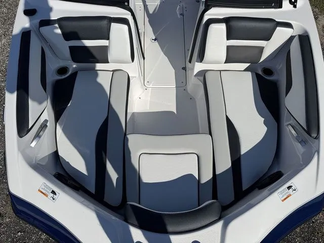 Slide: The Image of Yamaha 195S 2026 - 7