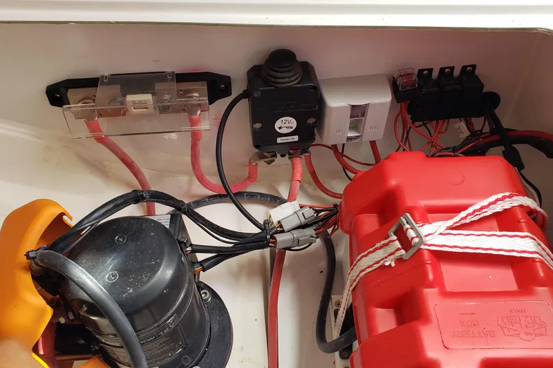 Slide: The Image of Electrical components and battery setup in a 2019 Beneteau Antares 23 boat. - 40