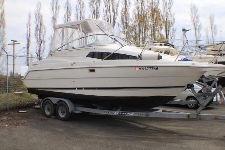 The Image of 1998 Bayliner 2655 Ciera Sunbridge on trailer, parked outdoors. - 0