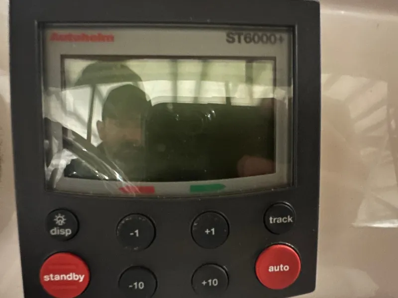 Slide: The Image of Autopilot control on Silverton 351 Sedan 1998. - 17