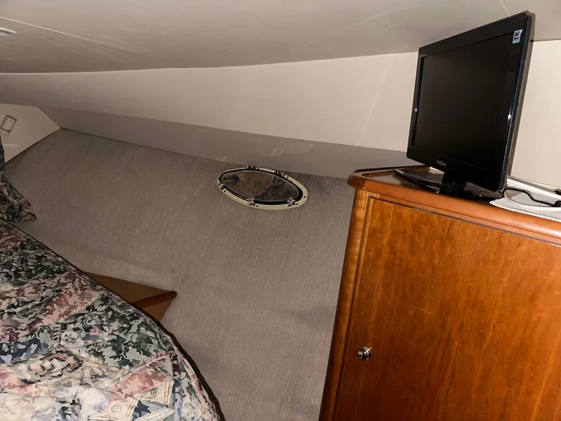 Slide: The Image of Interior of a 1998 Silverton 351 Sedan yacht with TV. - 26