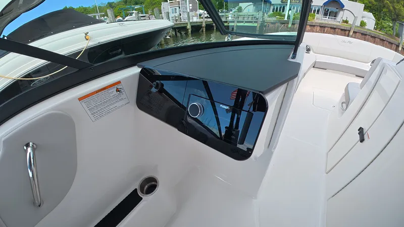Slide: The Image of Sea Ray SDX 270 Outboard 2025 - 20
