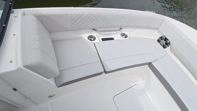 Slide: The Image of Sea Ray SDX 270 Outboard 2025 - 27