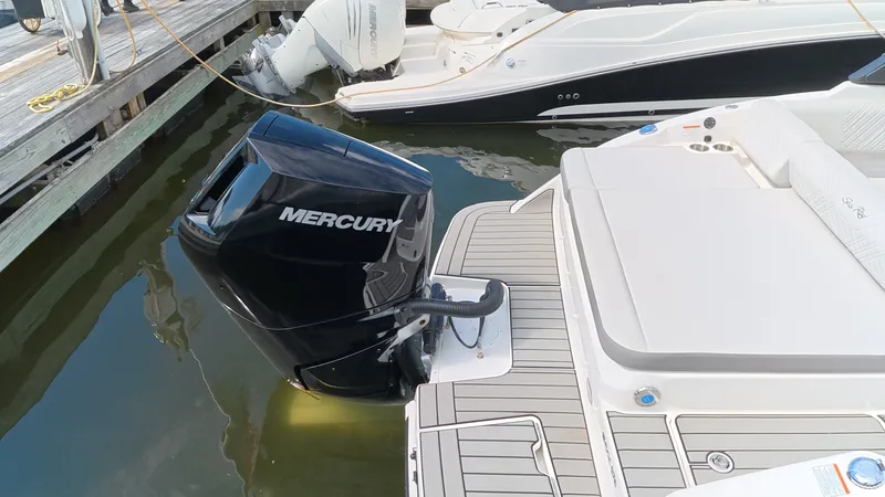Slide: The Image of Sea Ray SDX 270 Outboard 2025 - 4
