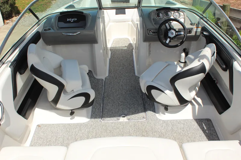 Slide: The Image of 2016 Chaparral 21 H2O Sport boat interior with dual swivel seats and modern dashboard. - 11