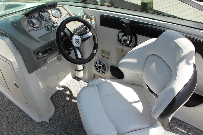 Slide: The Image of Interior of 2016 Chaparral 21 H2O Sport boat with steering wheel and white captain's chair. - 15
