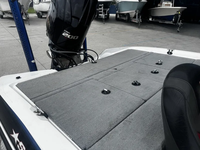 Slide: The Image of 2006 Stratos 285 Pro XL boat with Yamaha 200 engine. - 12