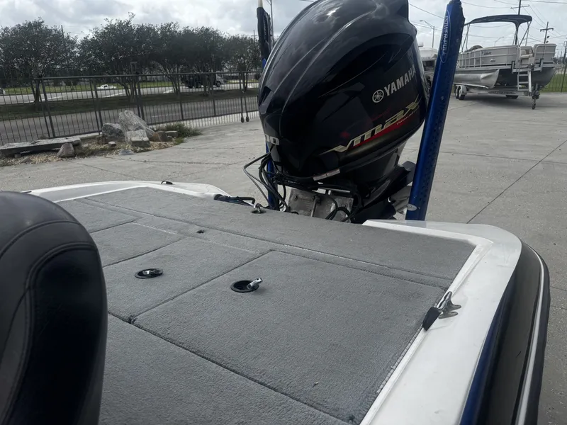 Slide: The Image of 2006 Stratos 285 Pro XL boat with Yamaha outboard motor. - 13