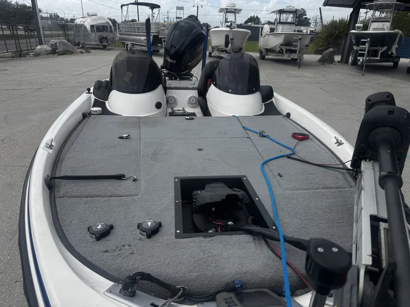 Slide: The Image of 2006 Stratos 285 Pro XL boat parked in a lot. - 4