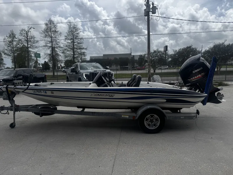 Slide: The Image of 2006 Stratos 285 Pro XL boat on trailer, side view. - 9