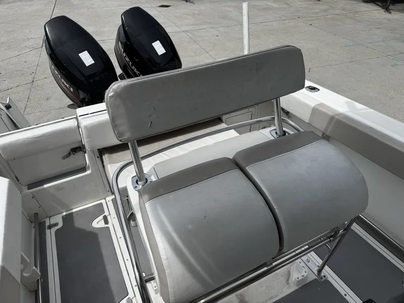 Slide: The Image of Boston Whaler 230 Outrage 2001 - 13