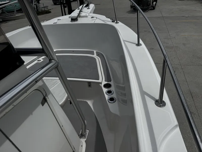 Slide: The Image of Boston Whaler 230 Outrage 2001 - 14