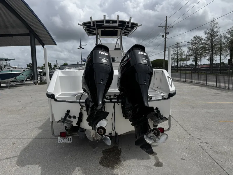 Slide: The Image of Boston Whaler 230 Outrage 2001 - 5