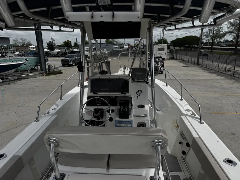 Slide: The Image of Boston Whaler 230 Outrage 2001 - 8