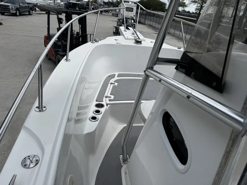 Slide: The Image of Boston Whaler 230 Outrage 2001 - 9