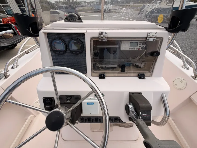 Slide: The Image of Console of a 1999 Grady-White Sportsman 180 boat. - 9