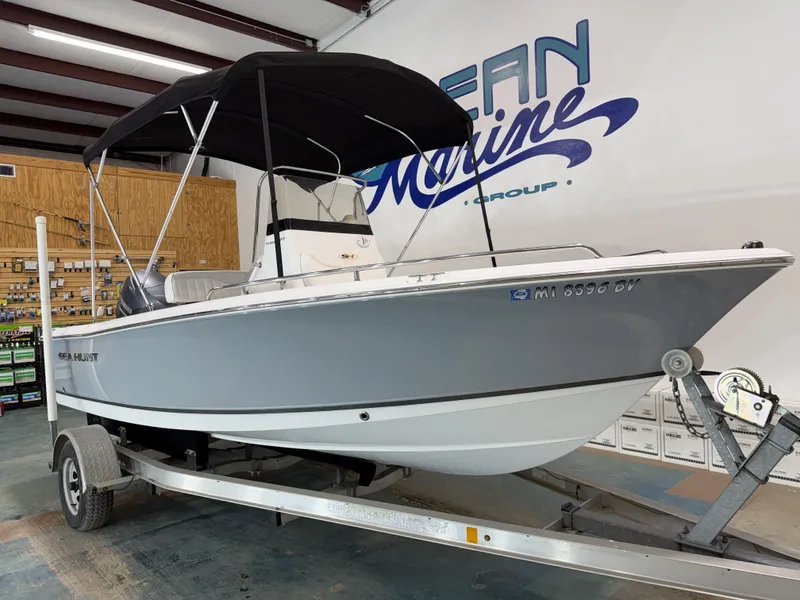 Slide: The Image of Sea Hunt Triton 177 2014 - 18