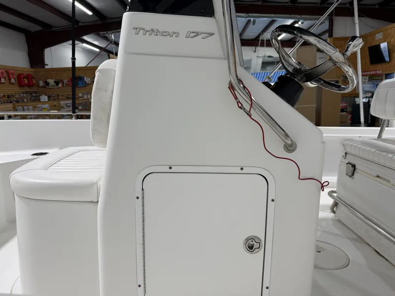 Slide: The Image of Sea Hunt Triton 177 2014 - 25