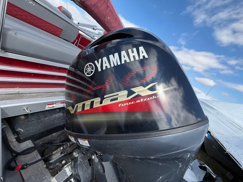 Slide: The Image of Yamaha VMAX outboard motor on Bennington 20 LSB boat, 2022 model. - 13