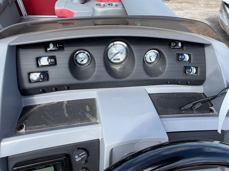 Slide: The Image of Dashboard of a 2022 Bennington 20 LSB boat. - 6