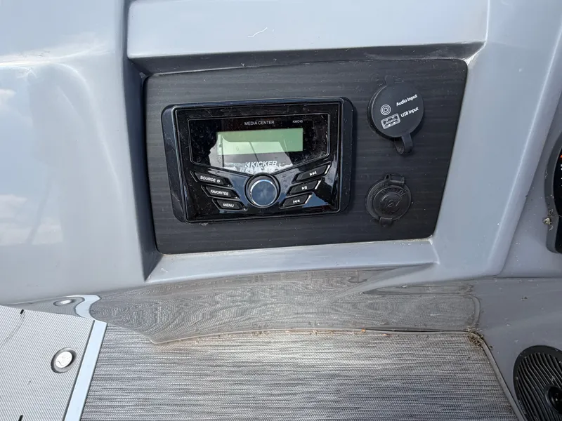 Slide: The Image of 2022 Bennington 20 LSB boat console with Kicker media center. - 7