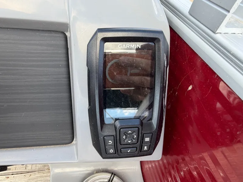 Slide: The Image of Garmin device on a 2022 Bennington 20 LSB boat. - 8