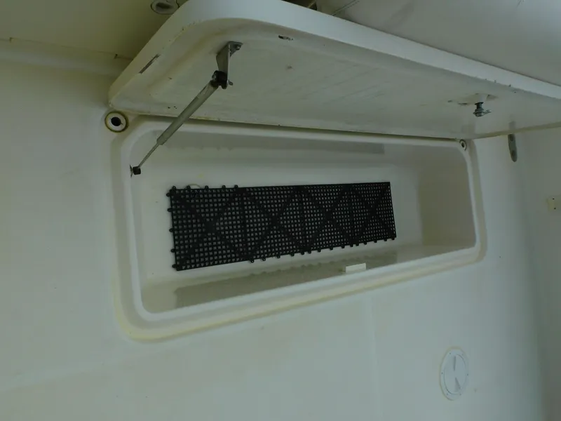 Slide: The Image of Pursuit 3070 Offshore 2002 - 15